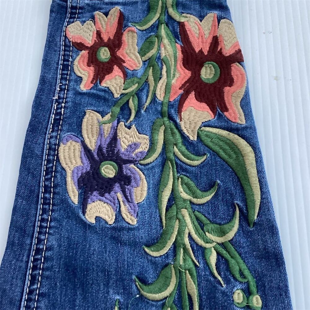 Baccini Women's Size 6 Skinny Jeans Blue‎ Floral Embroidered Denim - Picture 11 of 13